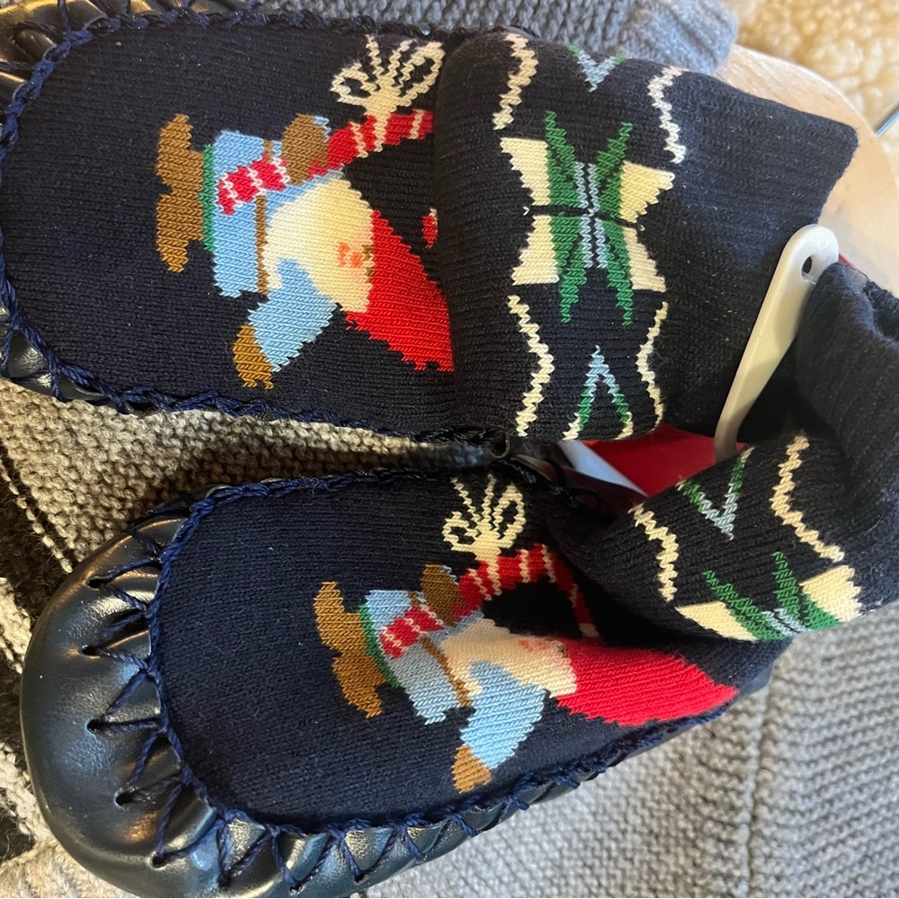 Hanna andersson cute moccasins size 5-7 NWT